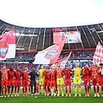 Münchens Spieler bedanken sich bei den Fans nach der Partie. / Foto: Tom Weller/dpa