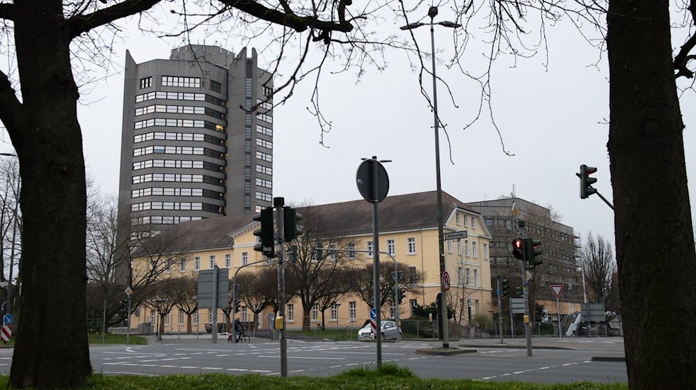 Demonstranten dringen in Rathaus ein: Stadt prüft Anzeige