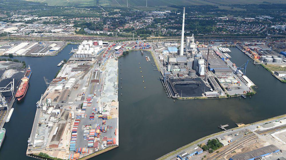 15.06.2018, Bremen: Die Luftaufnahme zeigt den Neustädter Hafen. / Foto: Carmen Jaspersen/dpa