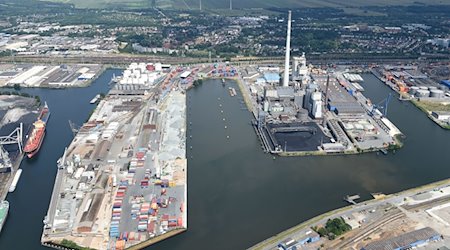 15.06.2018, Bremen: Die Luftaufnahme zeigt den Neustädter Hafen. / Foto: Carmen Jaspersen/dpa