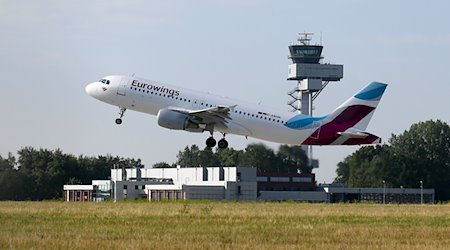Ein Flugzeug von Eurowings startet auf der Nordbahn vom Hannover Airport. / Foto: Holger Hollemann/dpa/Archivbild