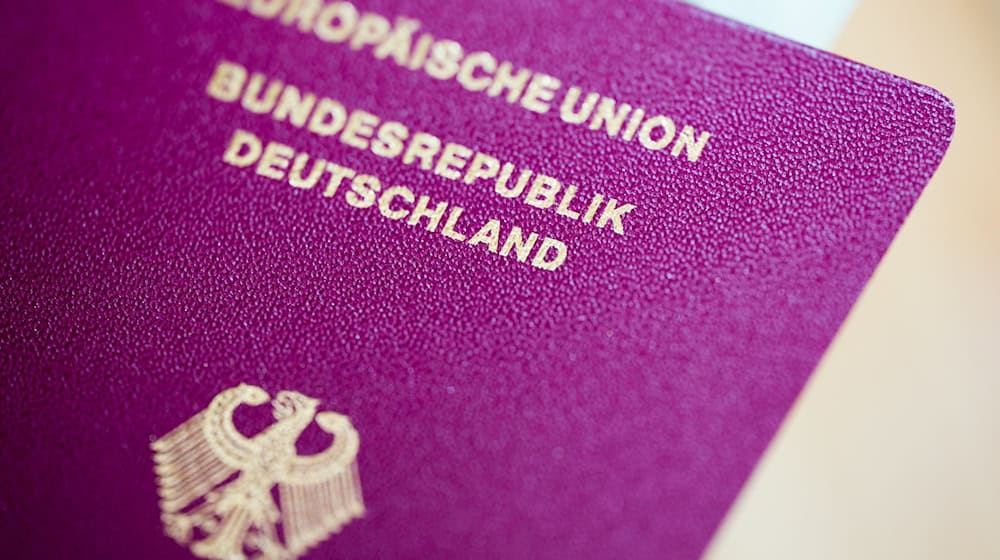 Ein deutscher Reisepass. / Foto: Rolf Vennenbernd/dpa/Illustration