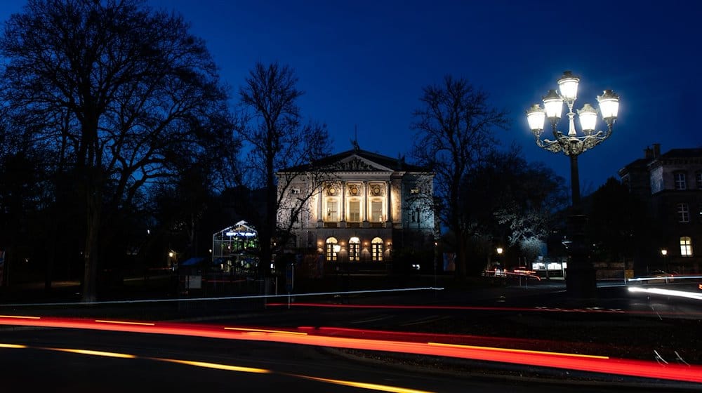 Außenaufnahme vom Deutschen Theater in Göttingen. / Foto: Swen Pförtner/dpa