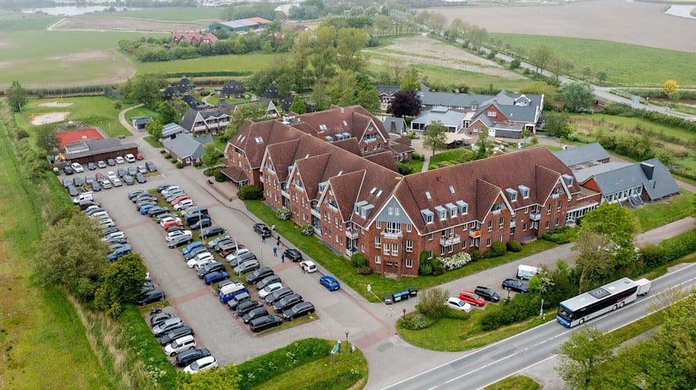 Blick auf die Jugendherberge DJH Resort Neuharlingersiel. / Foto: Hauke-Christian Dittrich/dpa