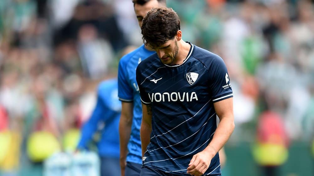 Bochums Goncalo Paciencia geht enttäuscht vom Spielfeld. / Foto: Carmen Jaspersen/dpa