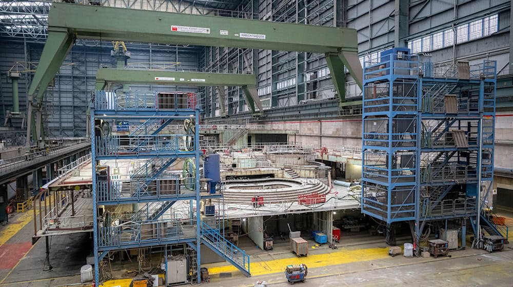 Teile eines Kreuzfahrtschiff in einer Halle der Meyer Werft. Die Werft plant nach Angaben des Betriebsrats den Abbau von bis zu 440 Stellen. / Foto: Sina Schuldt/dpa