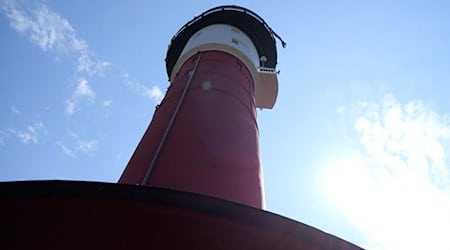 Der denkmalgeschützte Alte Leuchtturm auf der Nordseeinsel. Am Pfingstmontag wurde der neue Leuchtturmwärter Jochheim vorgestellt. / Foto: Jörn Hüneke/dpa