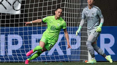 Wolfsburgs Ewa Pajor jubelt nach ihrem Tor zum 1:0. Pajor hat ihren Abschied vom VfL verkündet. / Foto: Swen Pförtner/dpa