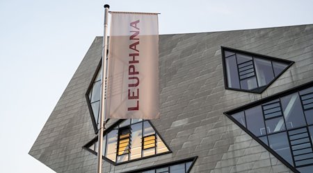 Das Zentralgebäude der Leuphana Universität Lüneburg. / Foto: Philipp Schulze/dpa/Symbolbild