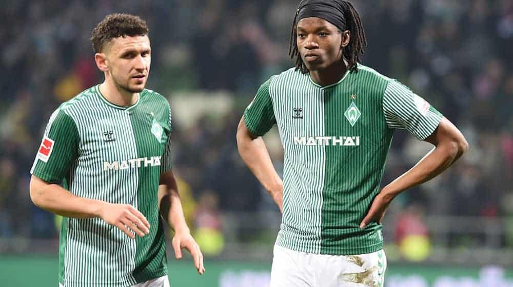 Werder Bremen hat den französischen Mittelfeldspieler Skelly Alvero (r) fest von Olympique Lyon verpflichtet. / Foto: Carmen Jaspersen/dpa/Archivbild