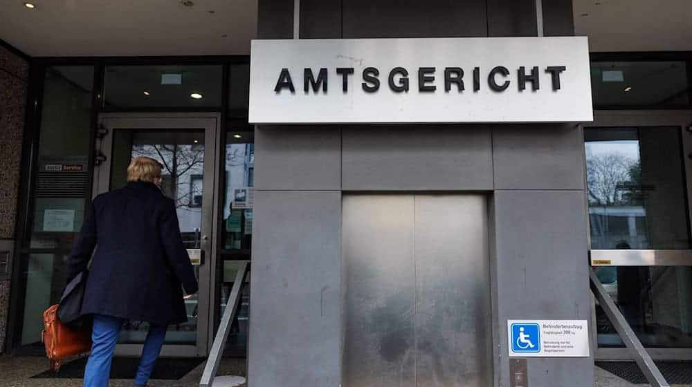 Blick auf den Eingang vom Amtsgericht Osnabrück. / Foto: Friso Gentsch/dpa