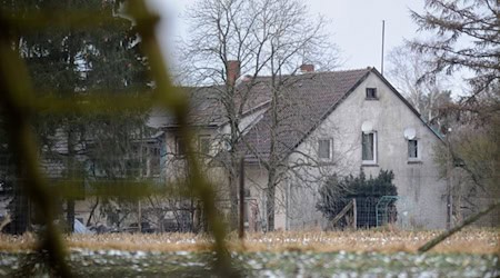 Der Bauernhof in Eschede im Jahr 2011 - damals gehörte er dem NPD-Politiker Joachim Nahtz. / Foto: -/dpa