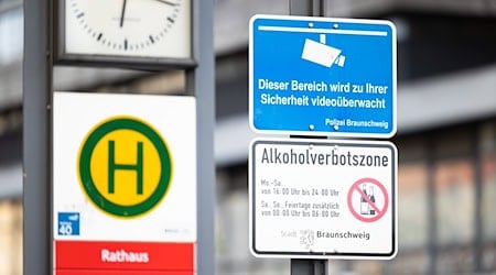 Alkoholverbot am Braunschweiger Bohlweg. / Foto: Michael Matthey/dpa
