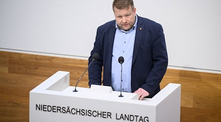 DIe Ermittlungen gegen Queckemeyer sind von der Staatsanwaltschaft eingestellt worden. (Archivbild) / Foto: Philip Dulian/dpa