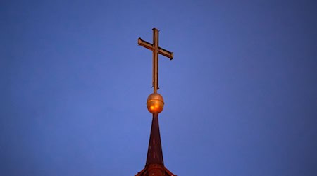 Ein neues Forum soll Missbrauchs-Opfer der evangelischen Kirche zu einem Forum treffen. / Foto: Julian Stratenschulte/dpa