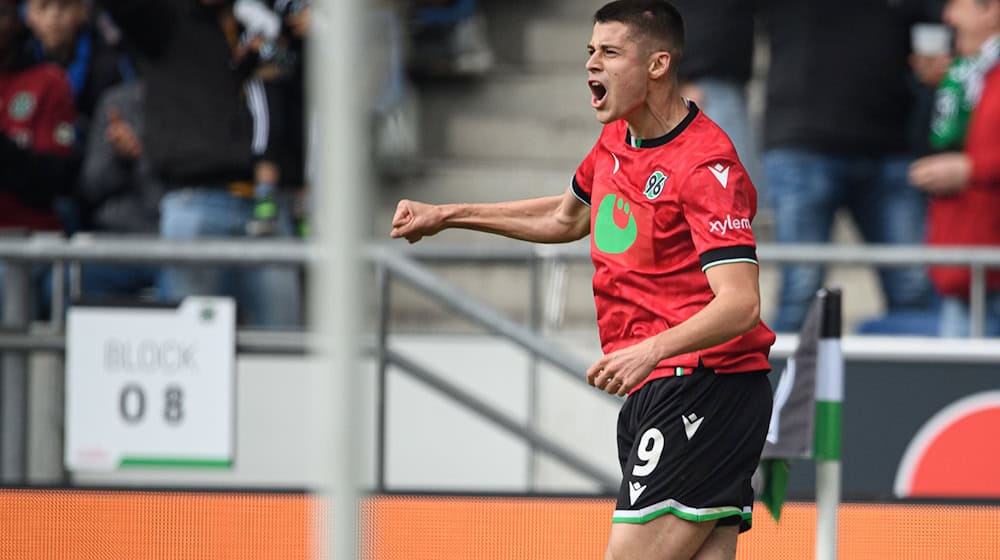 Nicolo Tresoldi trifft im Testspiel für Hannover 96 / Foto: Swen Pförtner/dpa