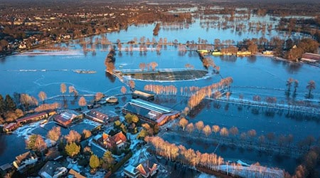 Kommunen können Hilfen wegen Hochwasserschäden beantragen. (Archivbild) / Foto: Sina Schuldt/dpa