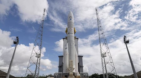 Die Ariane 6 kann mit zwei oder vier Boostern ausgestattet werden und Satelliten in verschiedene Orbits bringen. / Foto: L. Bourgeon/ESA/dpa