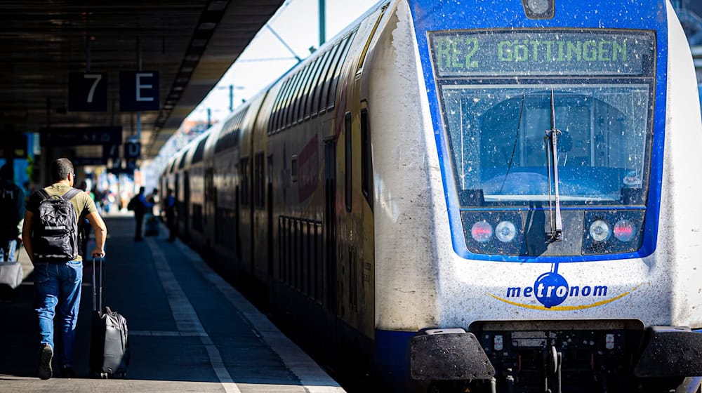Das Metronom-Netz in Niedersachsen wird nach anhaltenden Problemen beim bisherigen Betreiber neu ausgeschrieben. Künftig sollen sich zwei Unternehmen das Netz teilen. / Foto: Moritz Frankenberg/dpa