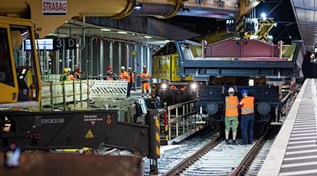 Wichtiger Schritt für Modernisierung des Schienennetzes: Stahlträger am Bahnhof Hannover / Foto: Moritz Frankenberg/dpa