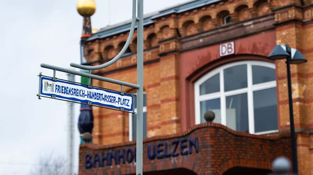 Ein 55-Jähriger stirbt im Bahnhof Uelzen nach einem Stoß oder Tritt. (Archivbild) / Foto: Philipp Schulze/dpa