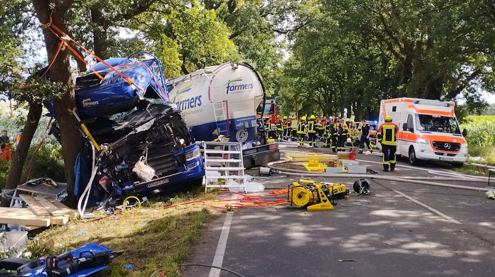 Bei einem Verkehrsunfall bei Sottrum ist ein Mann lebensgefährlich verletzt worden / Foto: -/Polizei Rotenburg/dpa