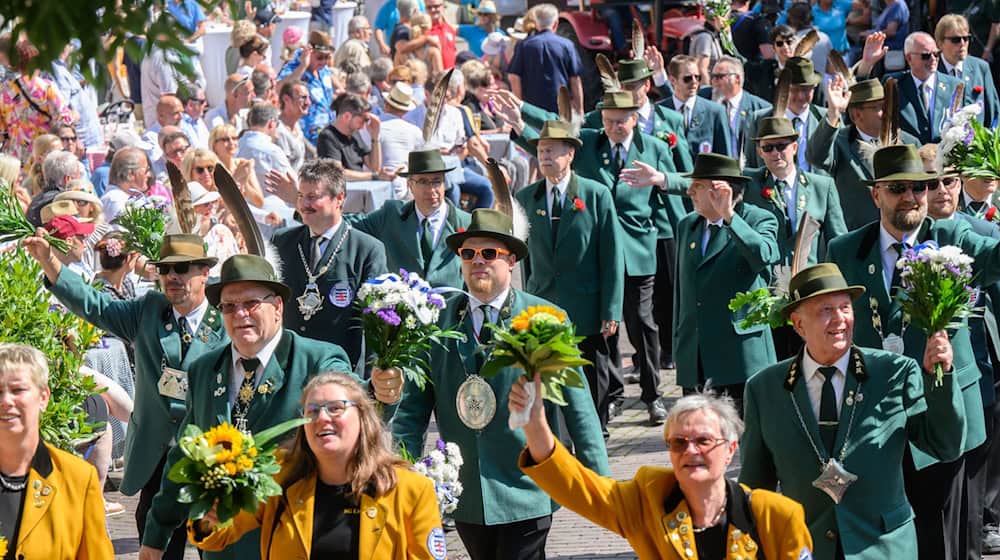 Mit rund 650.000 Besuchern gingen weniger Menschen zum Schützenfest in Hannover als noch im Vorjahr. (Archivbild) / Foto: Julian Stratenschulte/dpa