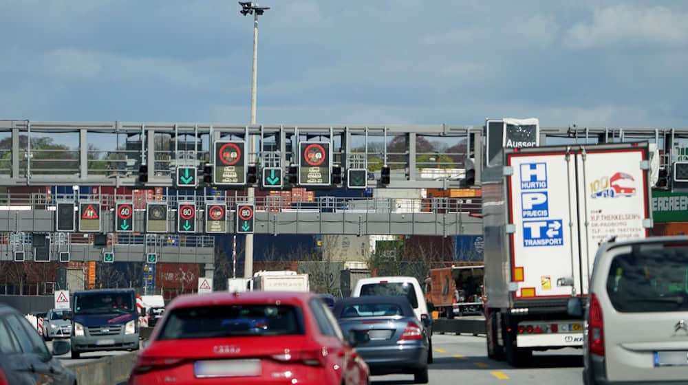 Vor dem Elbtunnel bilden sich Staus. (Archivbild) / Foto: Marcus Brandt/dpa