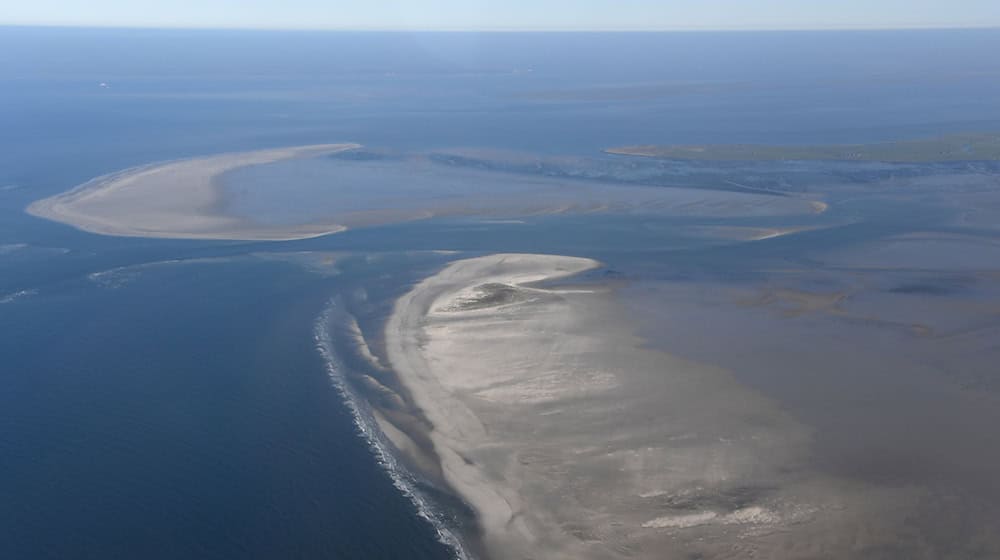 Die Unesco hat Deutschland und andere Länder für geplante oder bereits bestehende Aktivitäten und Infrastrukturprojekte im Weltnaturerbe Wattenmeer kritisiert. (Archivfoto) / Foto: Carsten Rehder/dpa