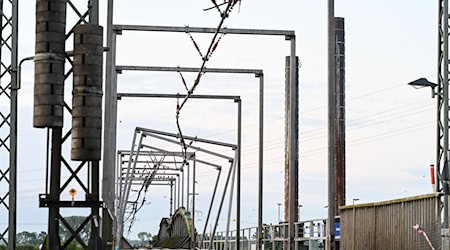 Nach dem erneuten Unfall an der Huntebrücke werden Forderungen nach dem Ausbau der Bahnstrecke laut. / Foto: Lars Penning/dpa