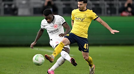 Der Algerier Mohammed Amoura (r) versucht sich nun beim VfL Wolfsburg. / Foto: Federico Gambarini/dpa