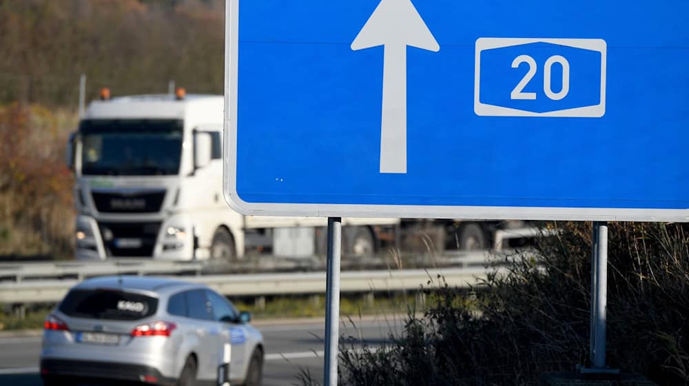 Der Bund soll nach dem Willen der norddeutschen Wirtschaft und der Nord-CDU für Tempo bei der A20 sorgen. (Archivbild)  / Foto: Carsten Rehder/dpa