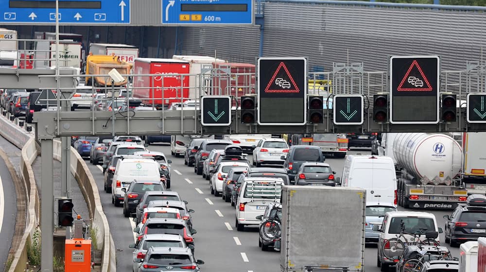 Ferienverkehr sorgt für volle Straßen im Norden. (Archivbild) / Foto: Bodo Marks/dpa