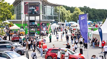 GTI-Treffen in Wolfsburg: 15.000 kamen zur Premiere direkt am VW-Werk. / Foto: Michael Matthey/dpa