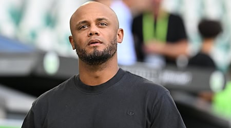 Sein erstes Bundesliga-Spiel als Bayern-Trainer: Vincent Kompany am Sonntag in Wolfsburg. / Foto: Swen Pförtner/dpa