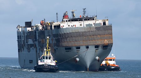 Das Schiff soll in China wieder aufgebaut werden. ( / Foto: Peter Dejong/AP/dpa