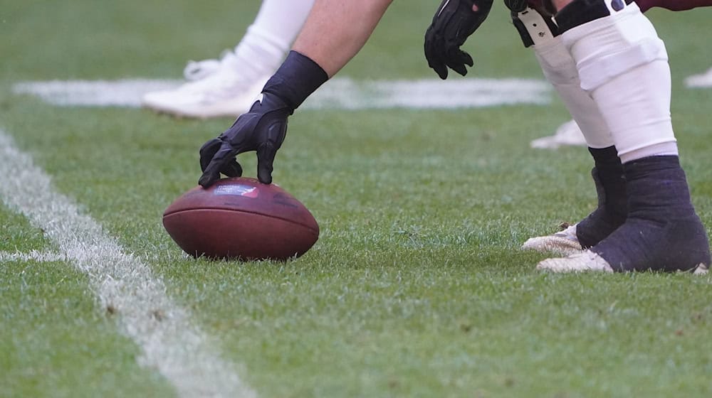 Ende eines Rasenstreits: Das American-Football-Team der Hamburg Sea Devils wird sein zweites Spiel in Hannover nicht mehr in der großen Arena austragen. / Foto: Marcus Brandt/dpa