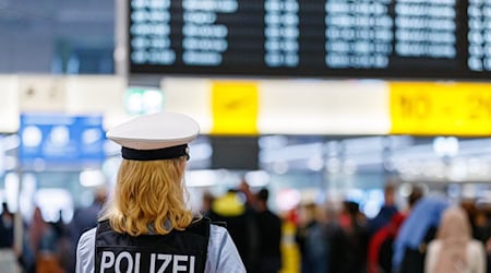 Bei einer Einreisekontrolle hat die Bundespolizei am Flughafen Hannover einen Fahndungserfolg erzielt. (Symbolbild) / Foto: Michael Matthey/dpa