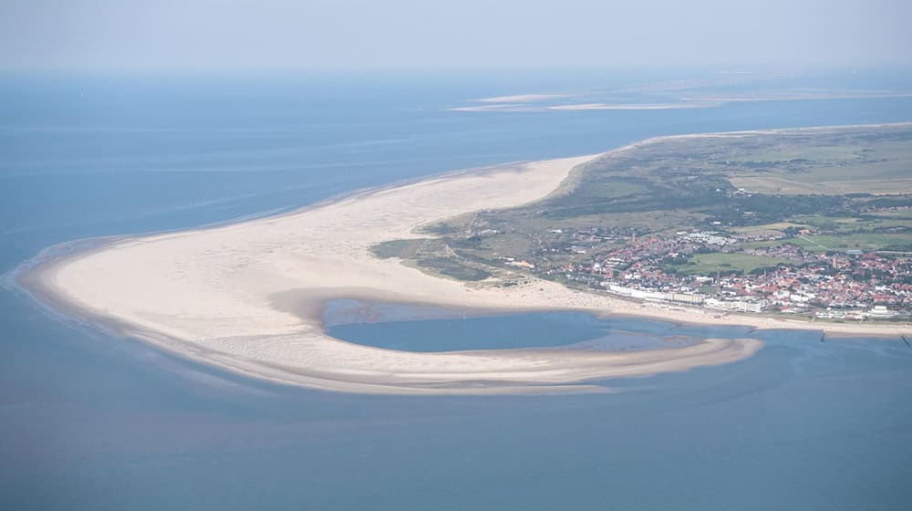 In der Nordsee vor Borkum soll Erdgas gefördert werden. (Illustration) / Foto: Sina Schuldt/dpa