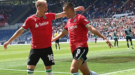 Hannover 1:0-Schütze Nicolo Tresoldi (r) mit Vorlagengeber Harvard Nielsen / Foto: Swen Pförtner/dpa