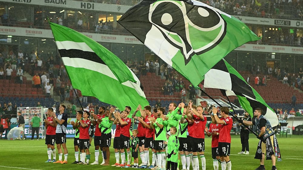 Die Niedersachsen haben den polnischen Fußballprofi Bartlomiej Wdowik verpflichtet. / Foto: Swen Pförtner/dpa
