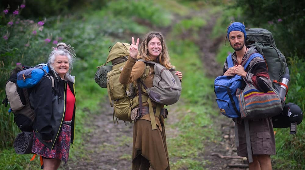 Laut einem Teilnehmer reisen viele Teilnehmer freiwillig ab. (Archivbild) / Foto: Julian Stratenschulte/dpa