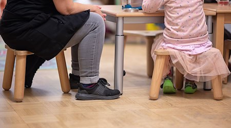 In vielen Kindergärten in Niedersachsen fehlen Fachkräfte. (Archivbild) / Foto: Swen Pförtner/dpa