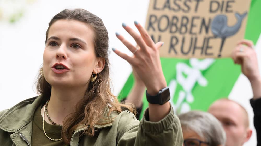 Die Fridays-for-Future-Aktivistin Luisa Neubauer sieht in dem Streit um das Gasprojekt vor Borkum eine Grundsatzfrage in der Klimakrise. (Archivbild) / Foto: Julian Stratenschulte/dpa