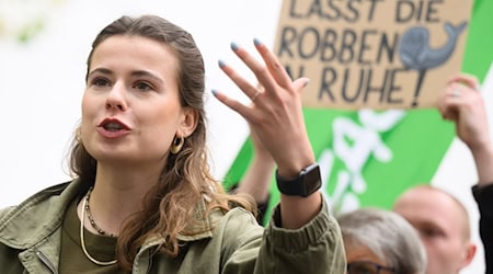 Die Fridays-for-Future-Aktivistin Luisa Neubauer sieht in dem Streit um das Gasprojekt vor Borkum eine Grundsatzfrage in der Klimakrise. (Archivbild) / Foto: Julian Stratenschulte/dpa