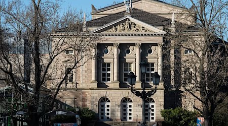 Das Deutsche Theater in Göttingen muss auch aus Sicherheitsgründen saniert werden. (Archivbild) / Foto: Swen Pförtner/dpa