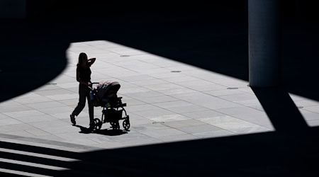 Eine Mutter ist rassistisch beleidigt und angegriffen worden. (Archivfoto) / Foto: Paul Zinken/dpa