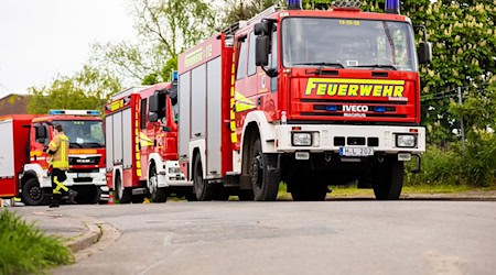 Ein Feuer in Wunstorf führte zu einem hohen Schaden. (Symbolbild) / Foto: Moritz Frankenberg/dpa