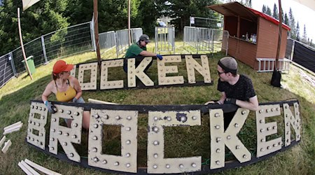 4000 Menschen waren in den vergangenen Tagen beim «Rocken am Brocken». (Archivbild) / Foto: Matthias Bein/dpa