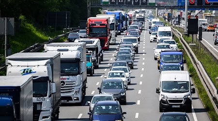 Die jährliche Einstufung in Regionalklassen für Kfz-Versicherungen richtet sich nach dem Schadenverlauf in der Vergangenheit. (Archivbild) / Foto: Julian Stratenschulte/dpa